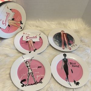 SCANDALE SET 4 PlATES **VINTAGE*